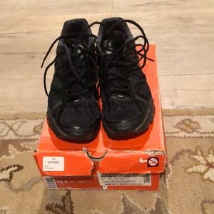 Women’s Nike black air max + 2012